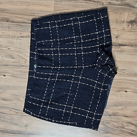 ❄C. Luce Tweed Black & Metallic Shorts - Picture 1 of 10